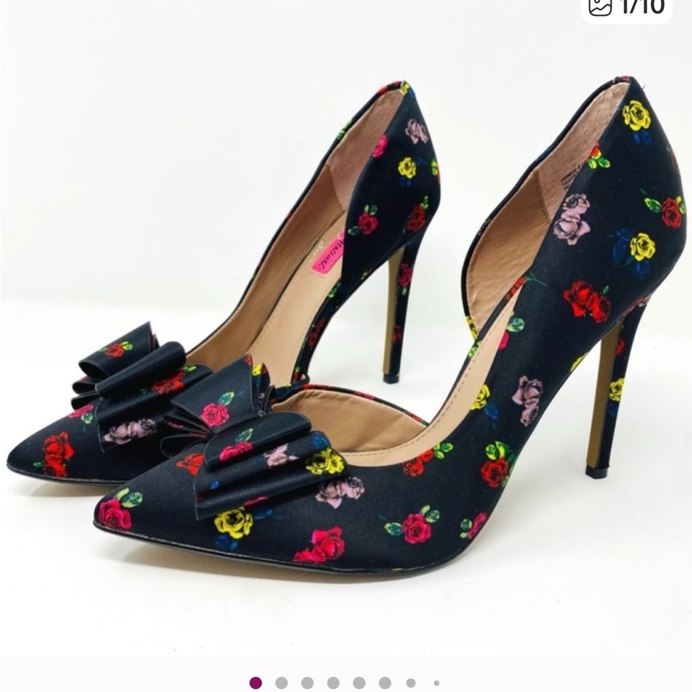 Betsey Johnson Black Floral Heels With Bow 9 (PSB-1)